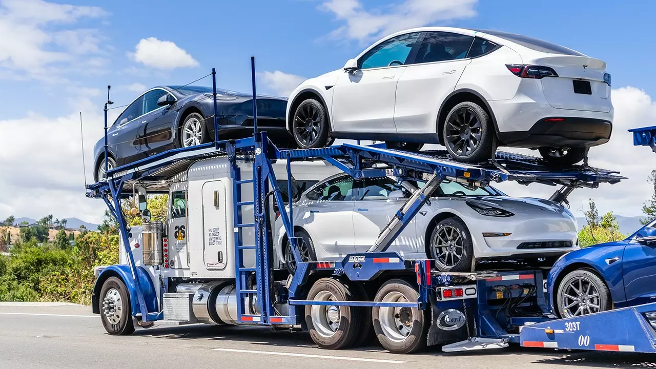 Rent a Car Transporter: Hassle-free Vehicle Shipping!